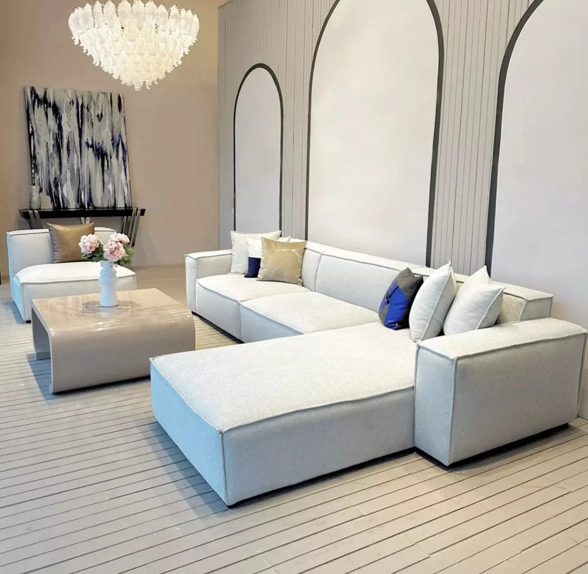 Durable Aureus Sofa with Scratch-Resistant Fabric