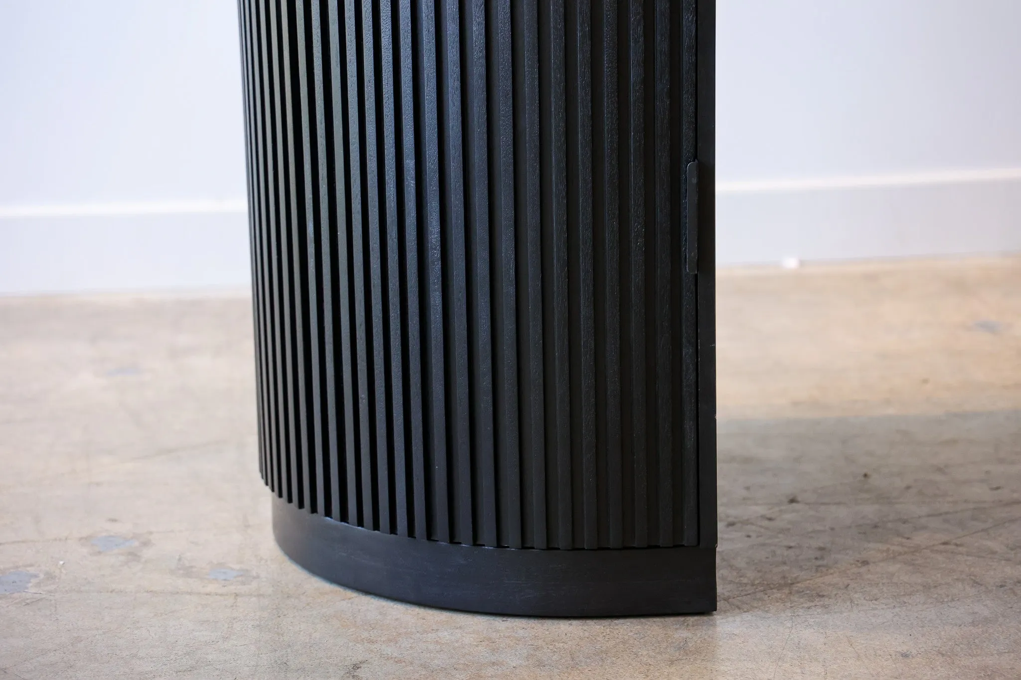 Flow Black Desk