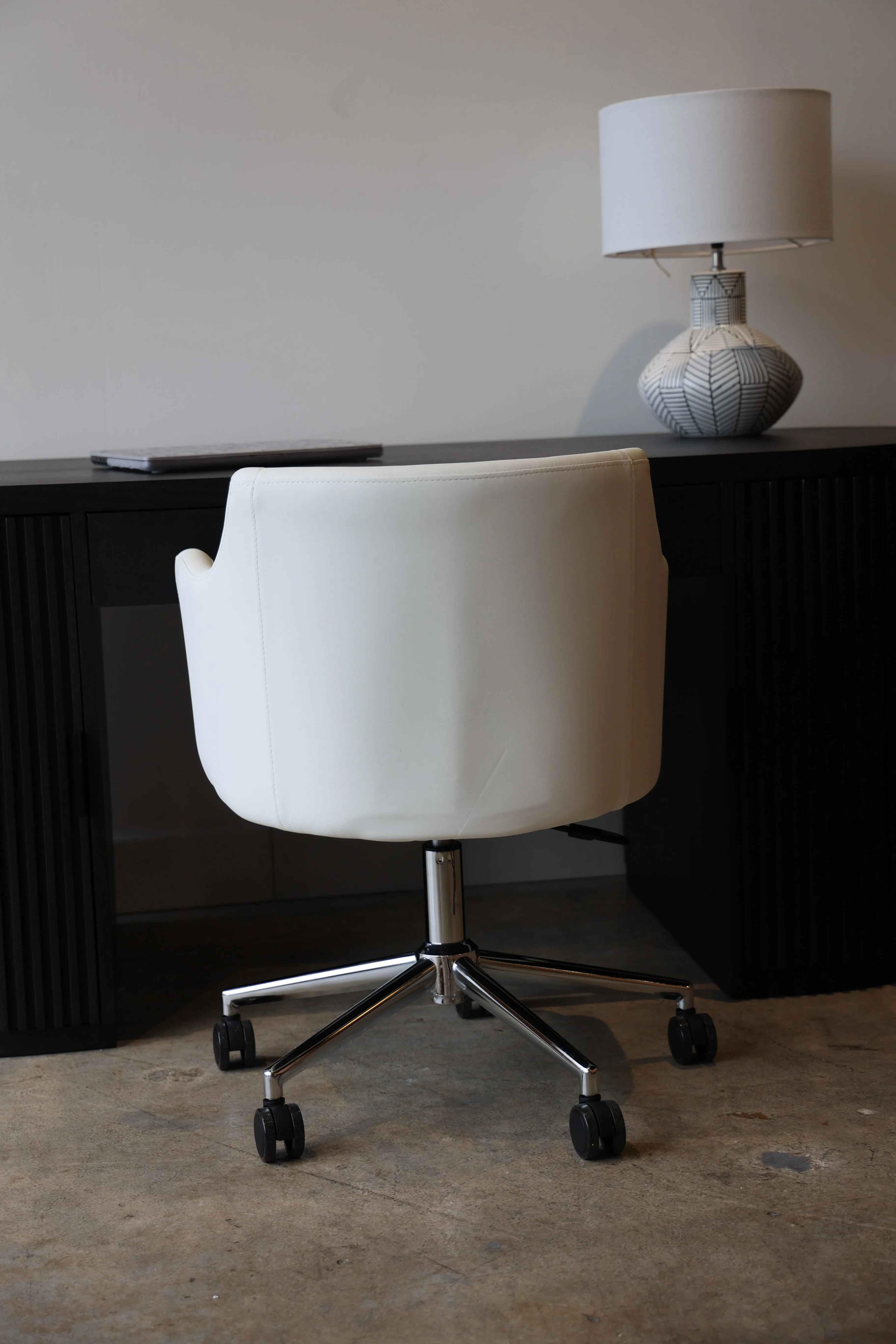 Flow Black Desk