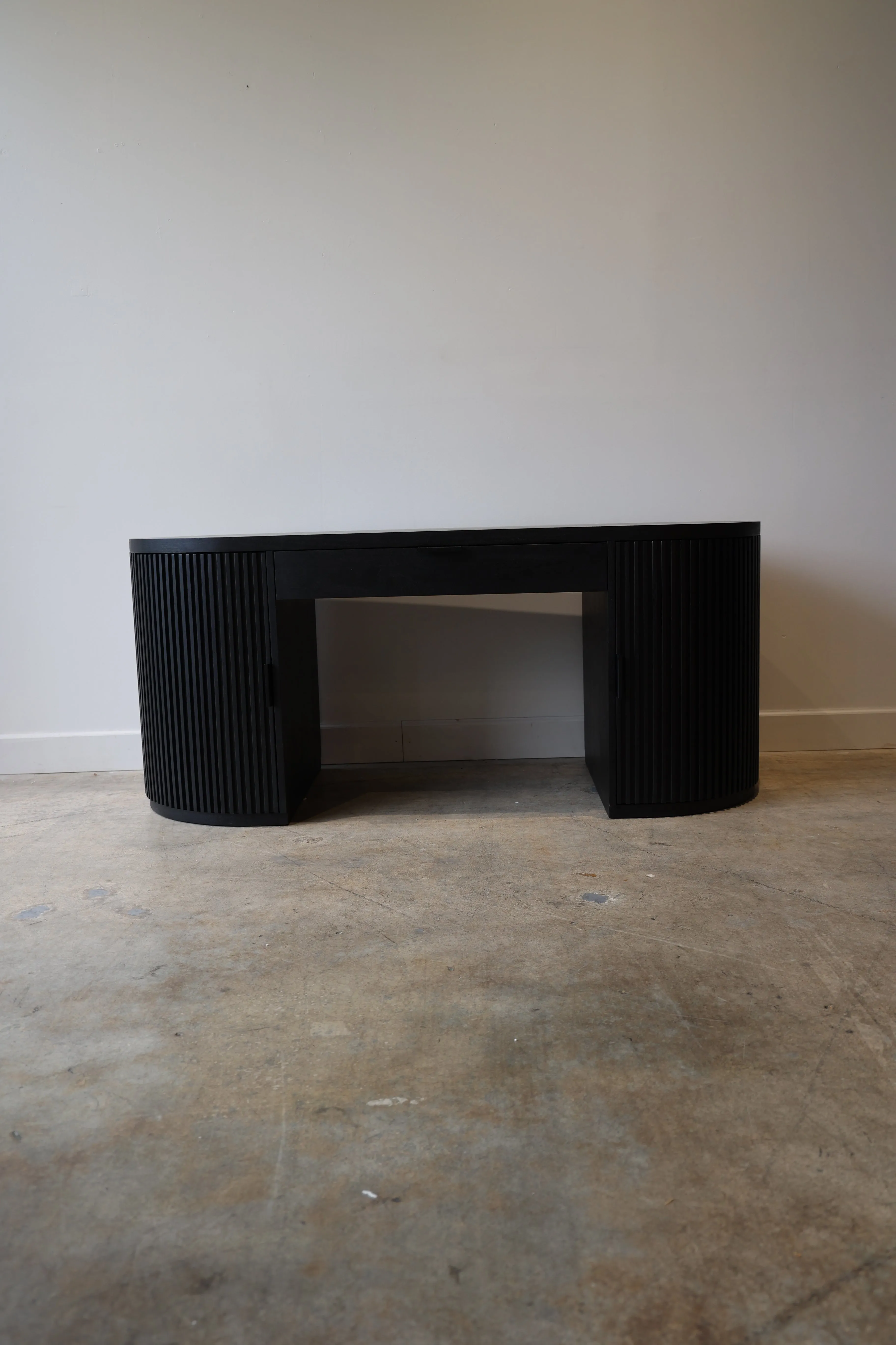 Flow Black Desk