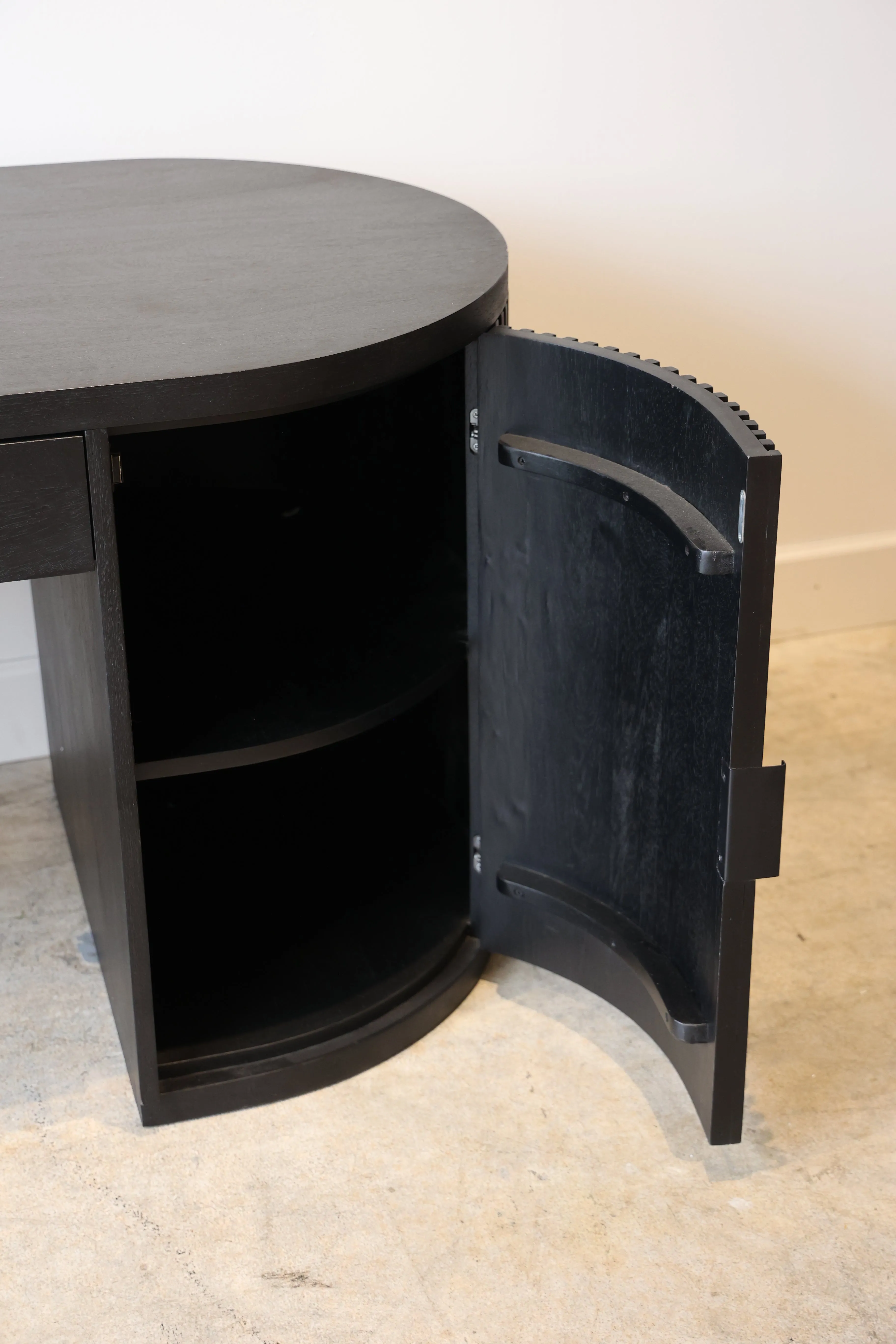 Flow Black Desk