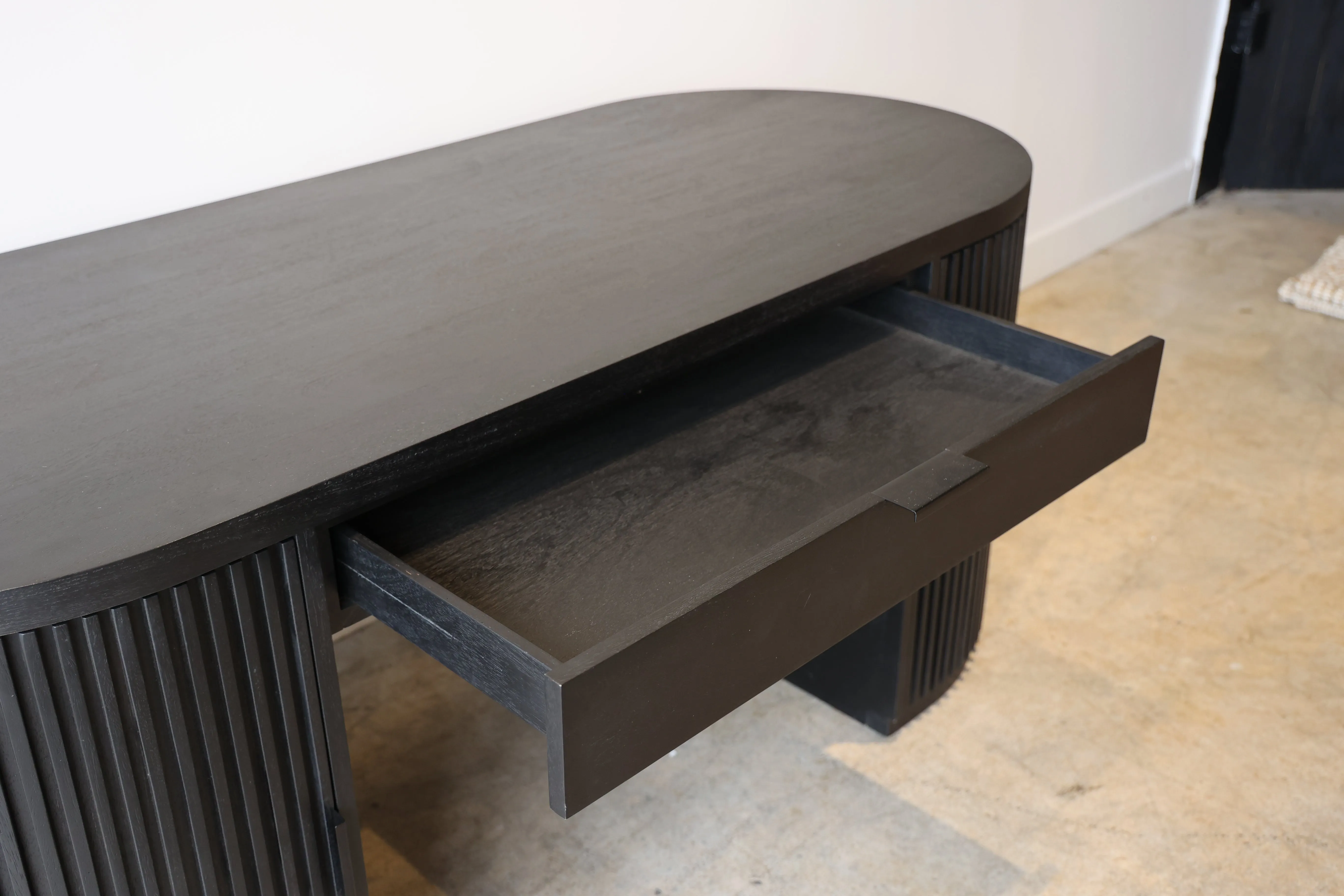 Flow Black Desk