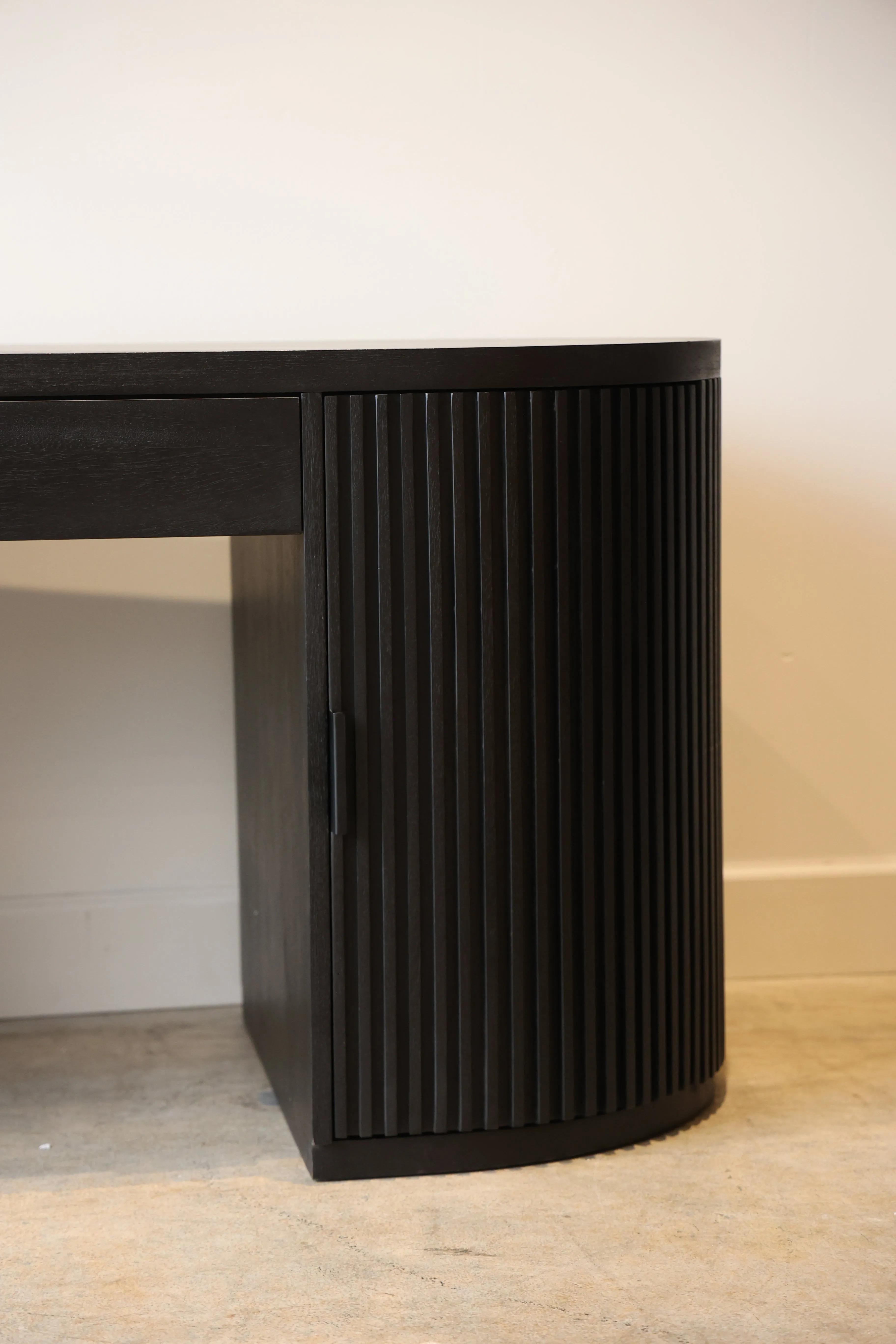 Flow Black Desk