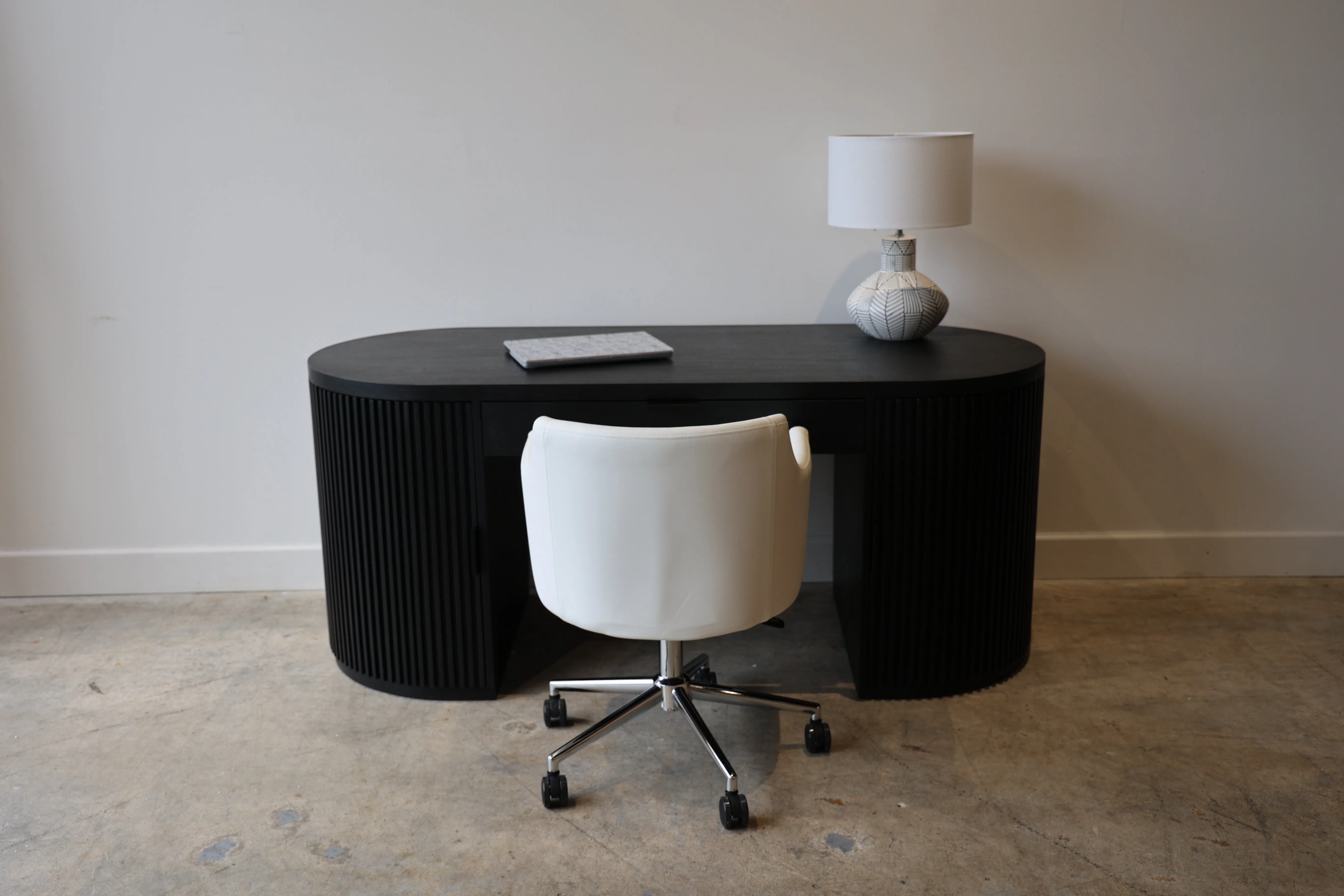 Flow Black Desk