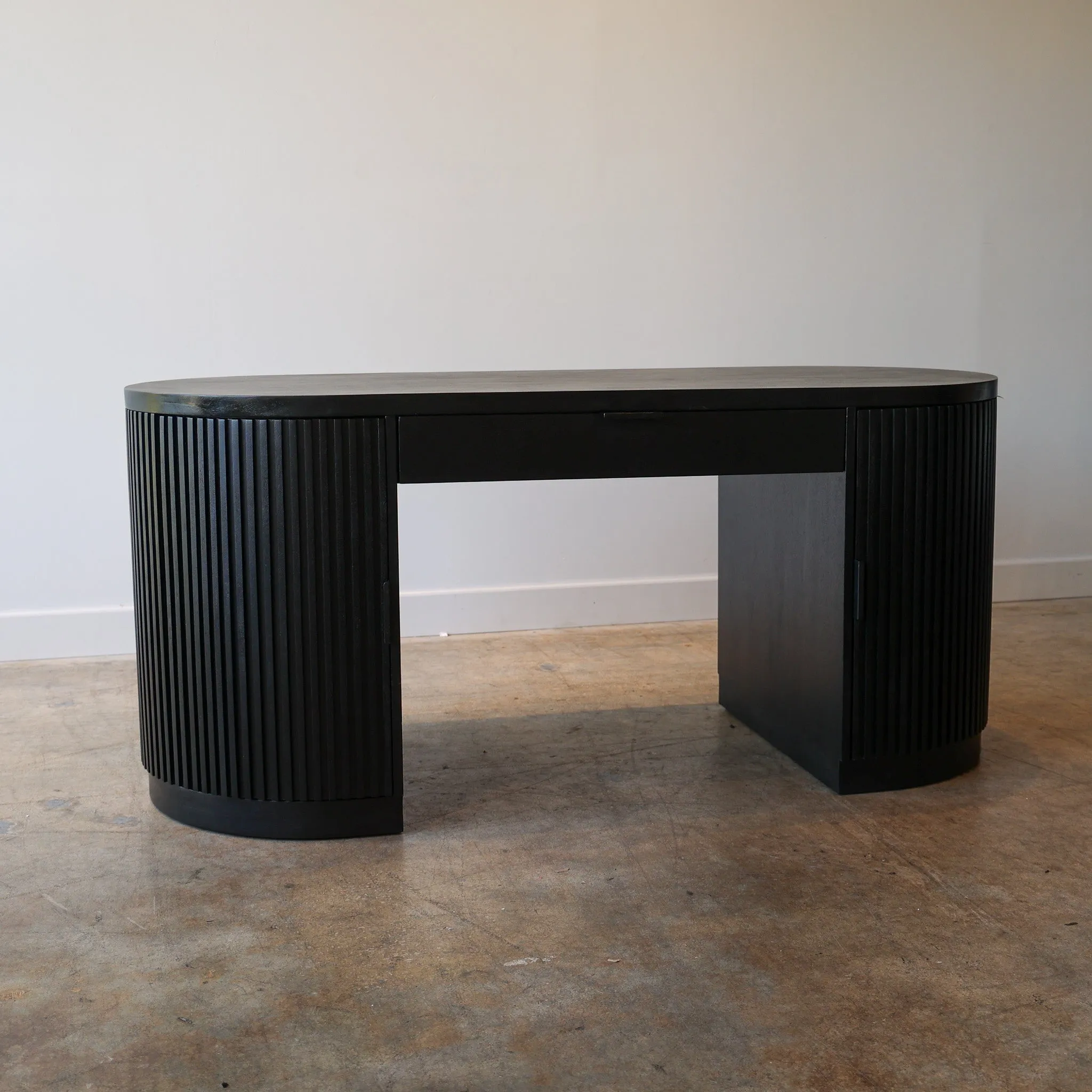 Flow Black Desk