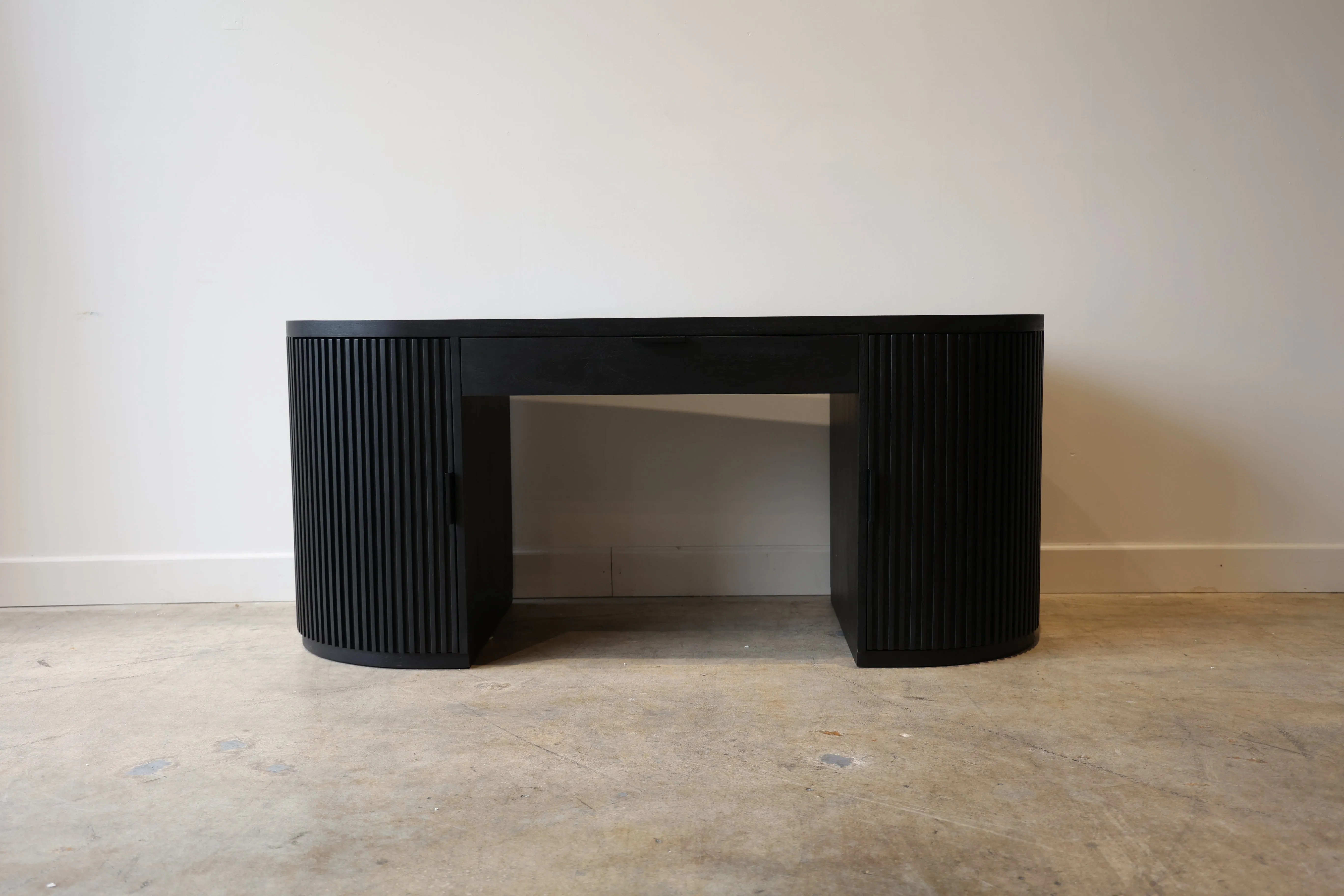 Flow Black Desk