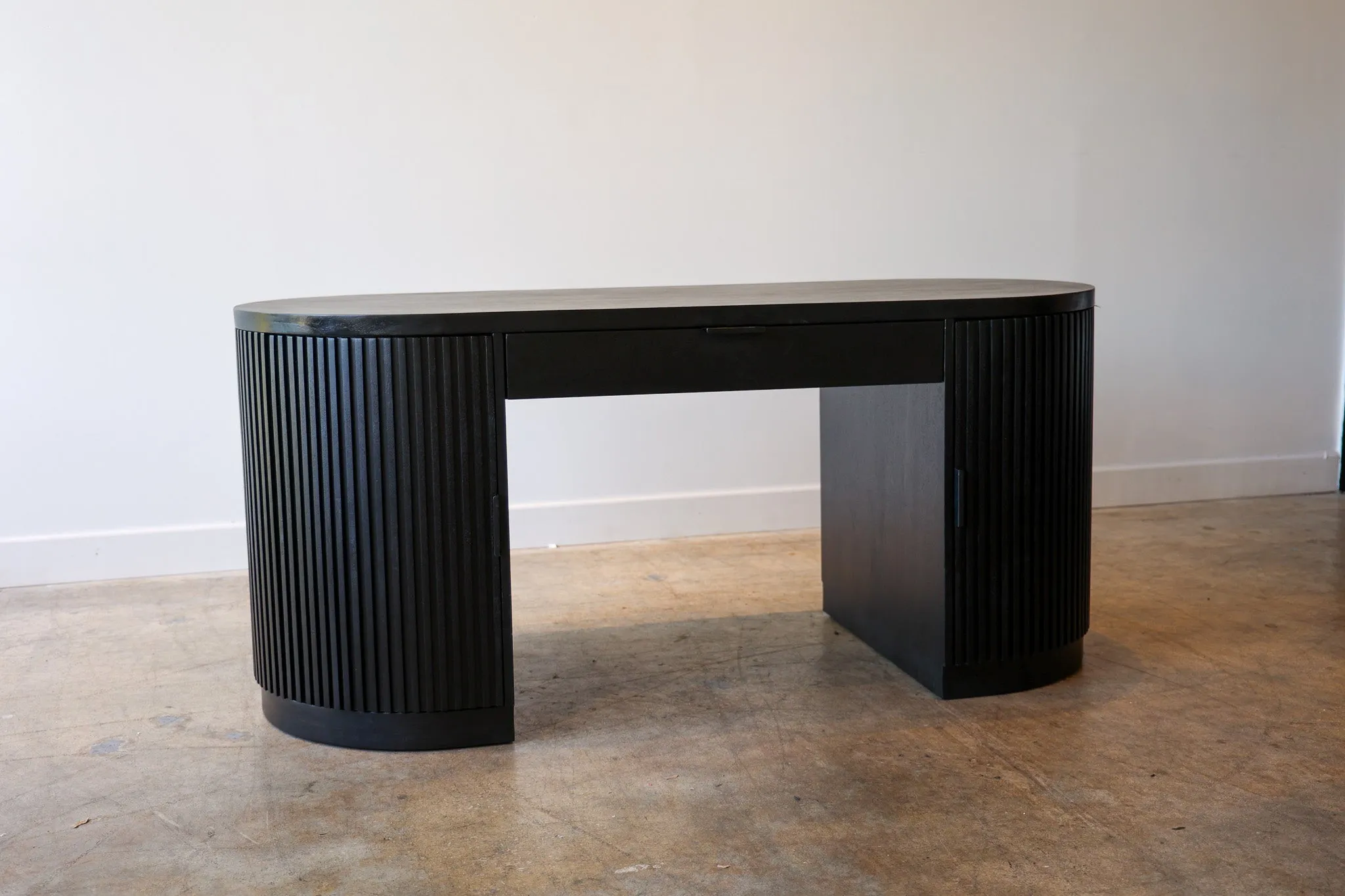 Flow Black Desk
