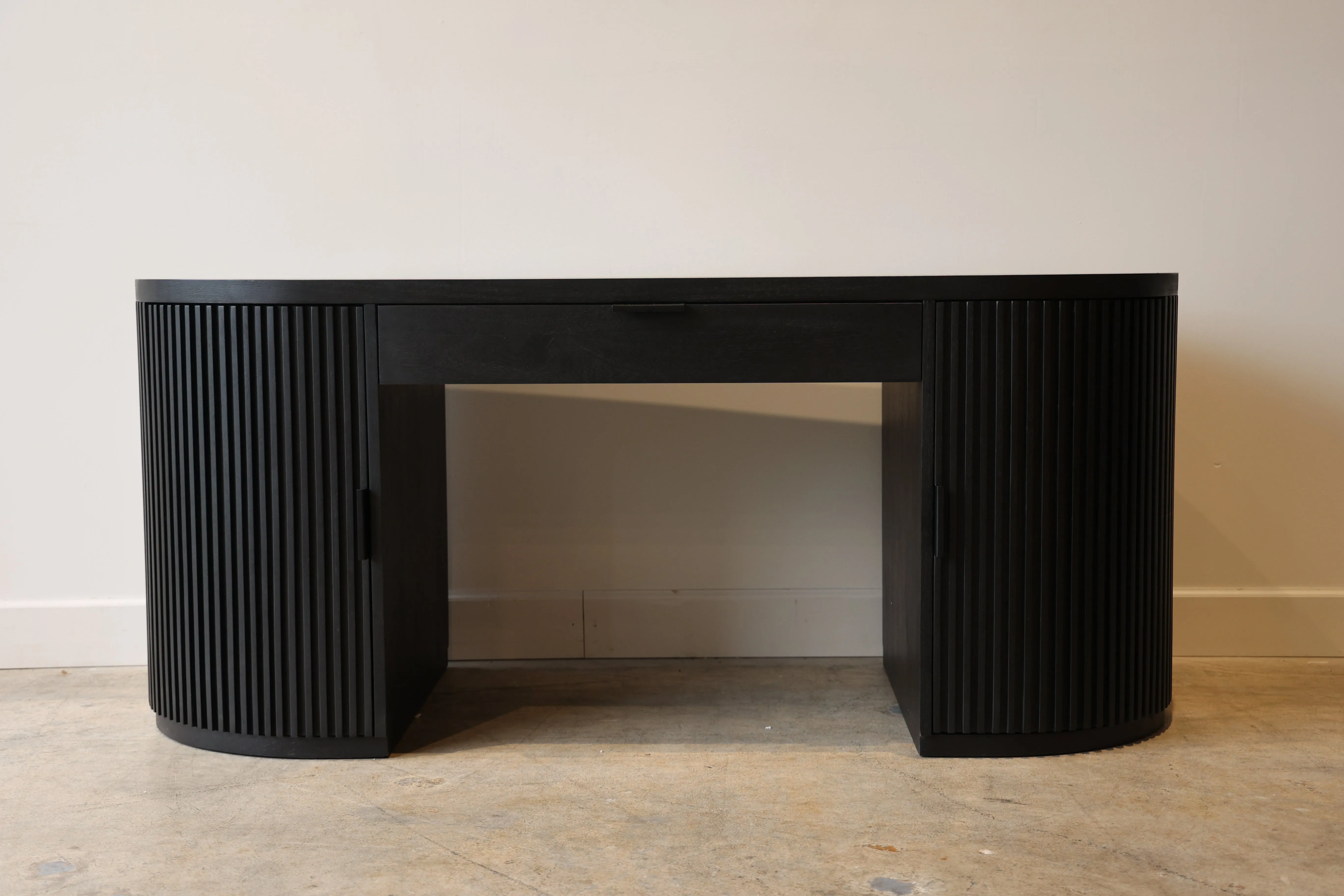 Flow Black Desk