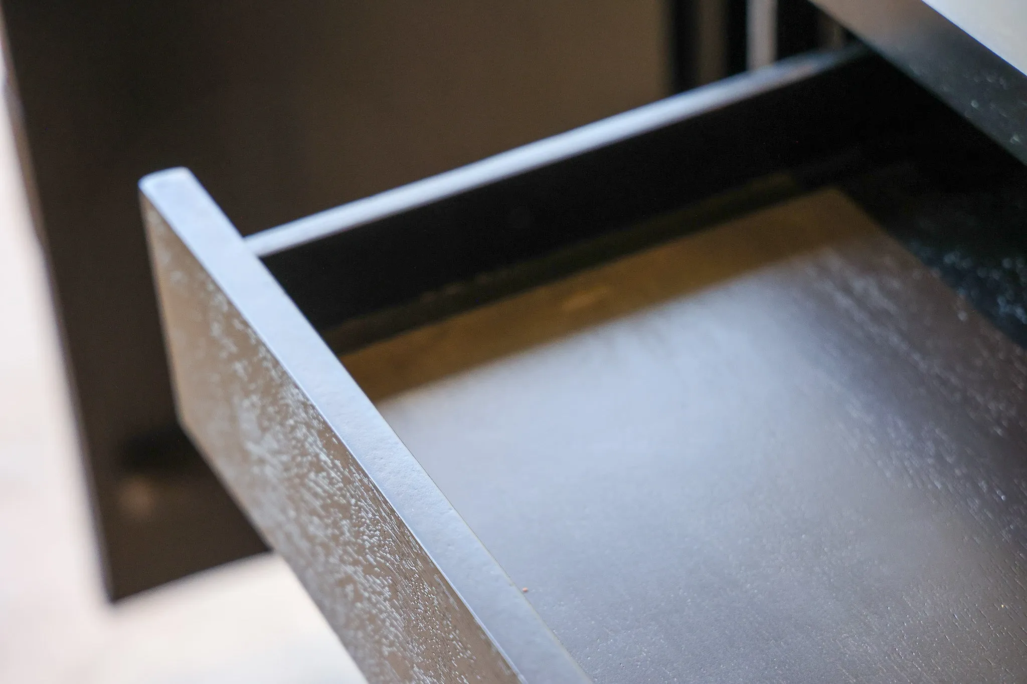 Flow Black Desk