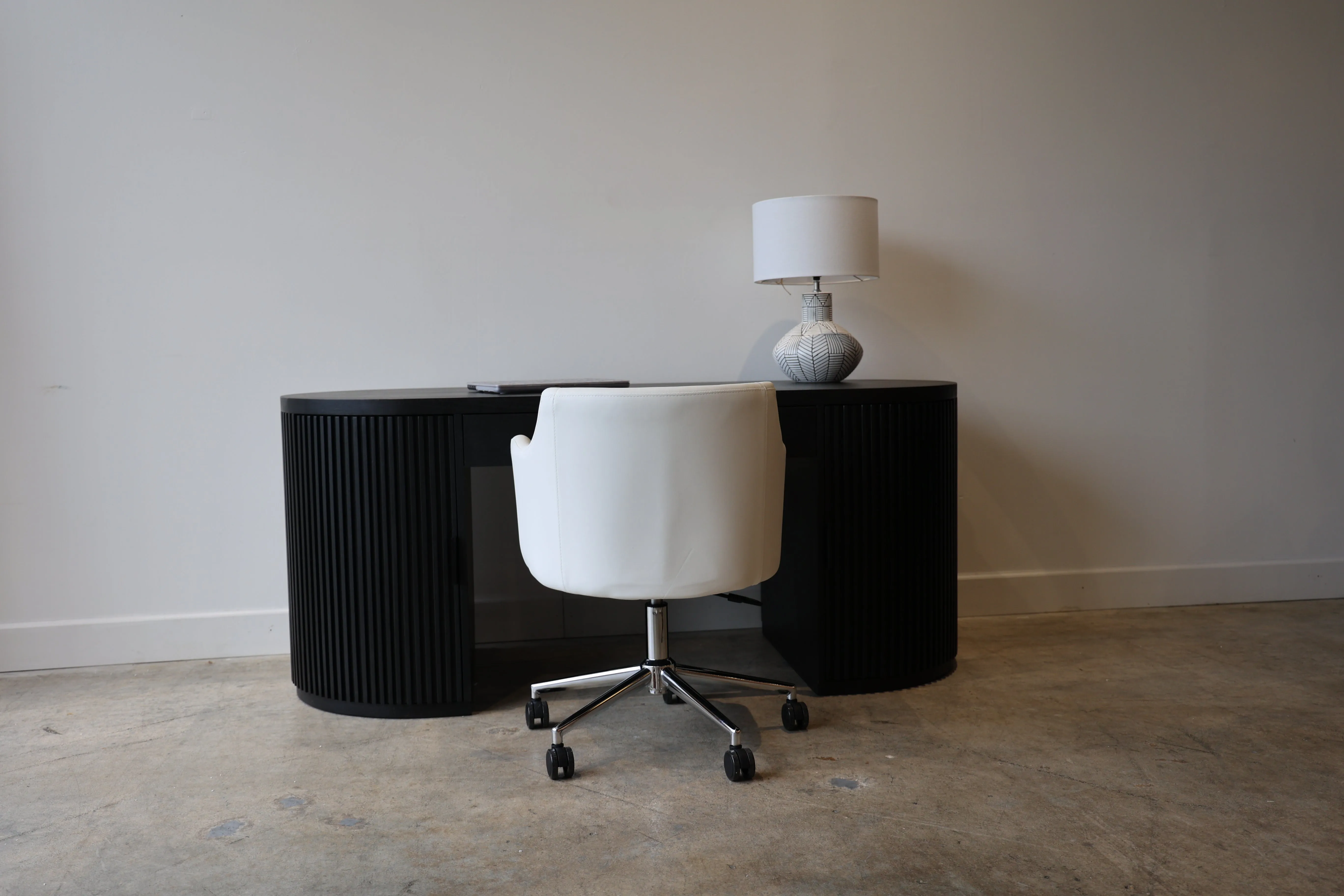 Flow Black Desk