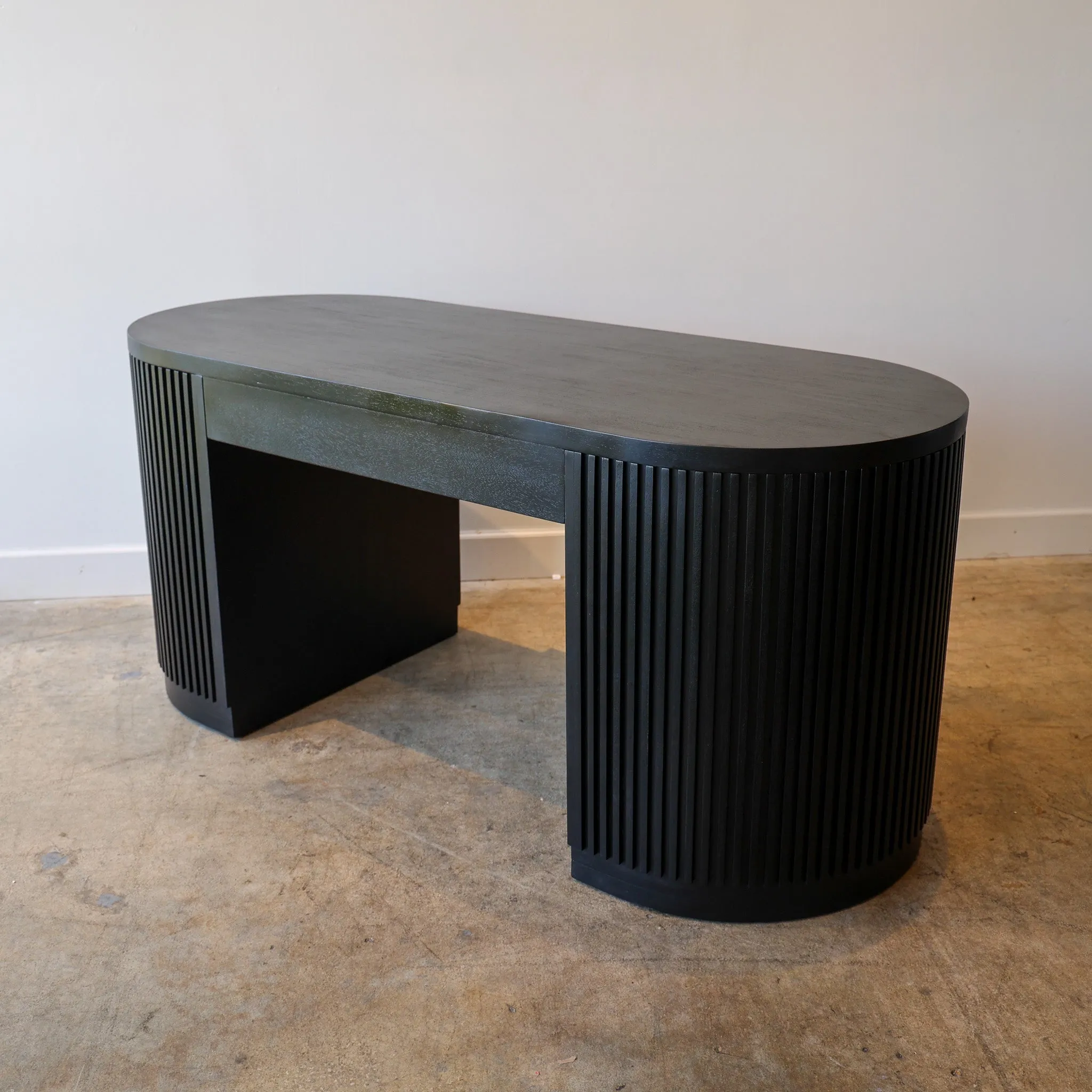 Flow Black Desk