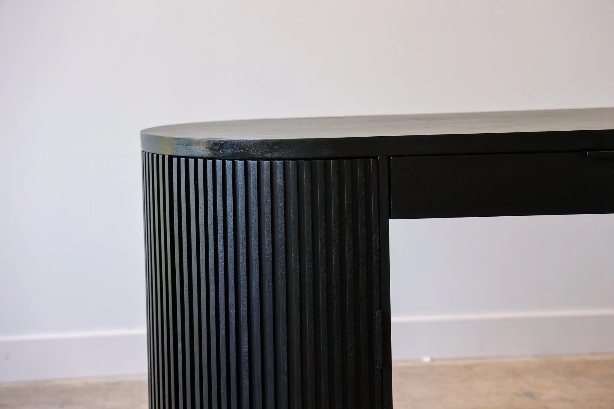 Flow Black Desk