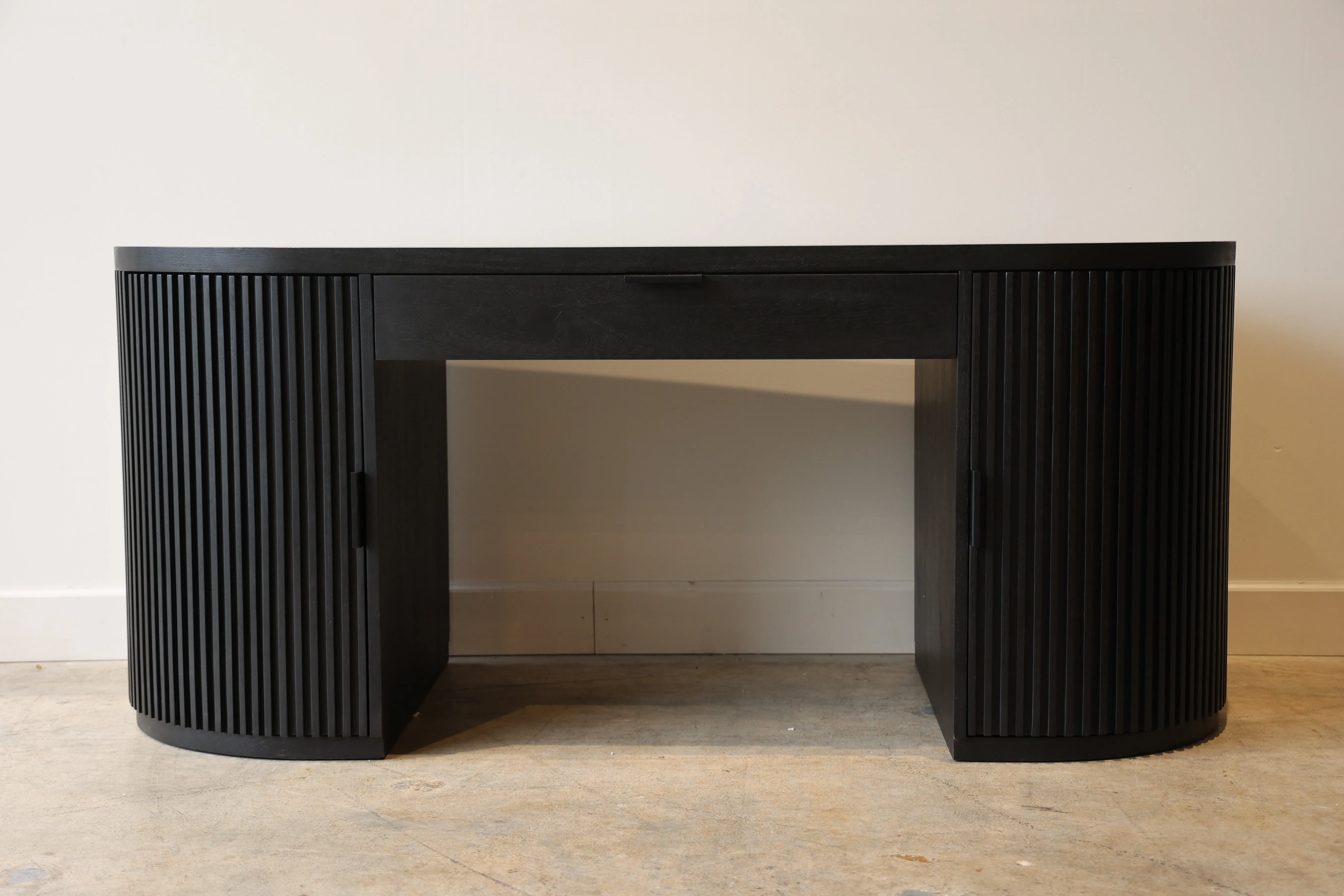 Flow Black Desk