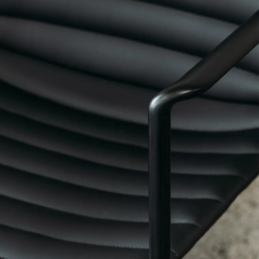 Hugo office chair in black