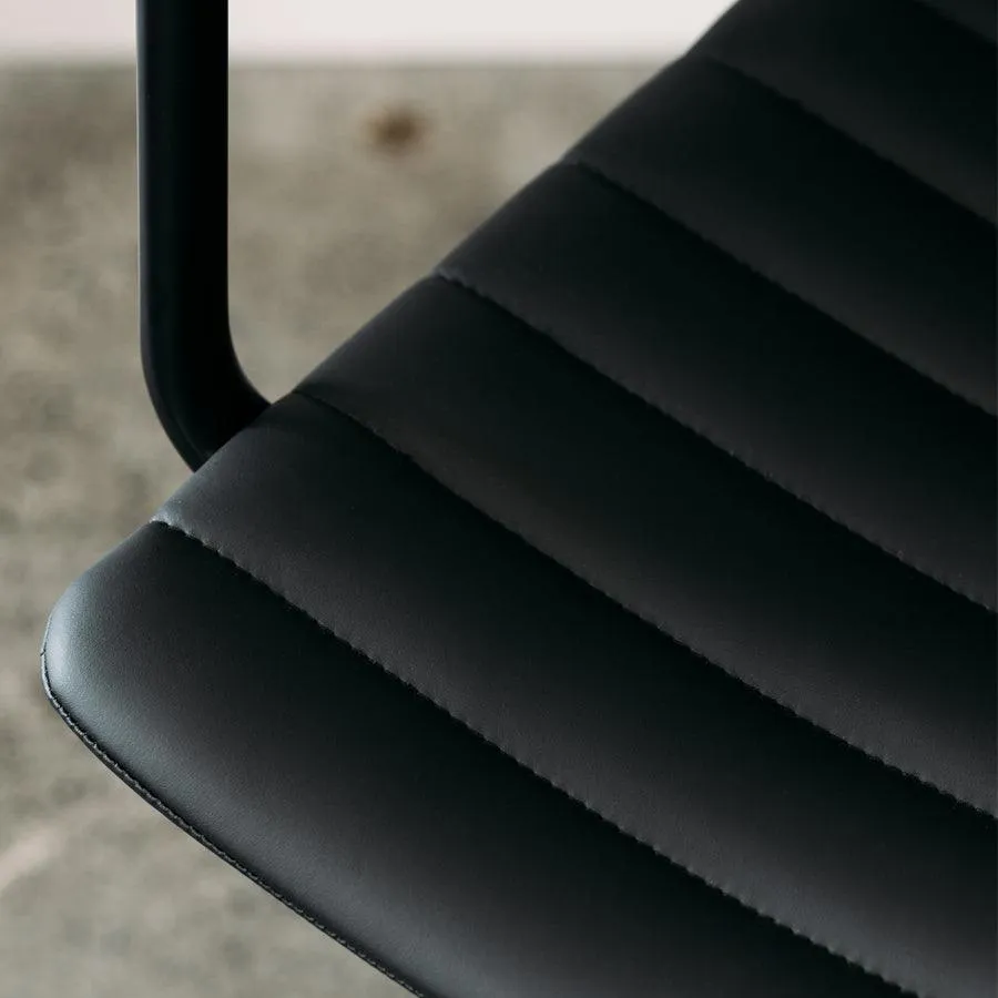 Hugo office chair in black