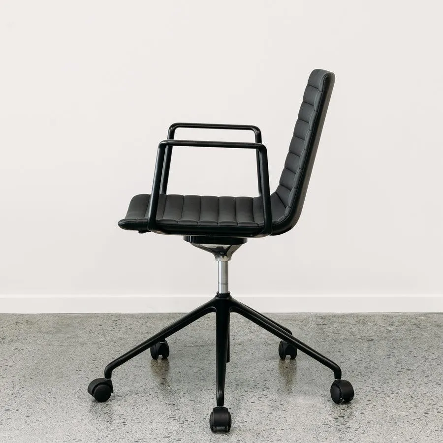 Hugo office chair in black