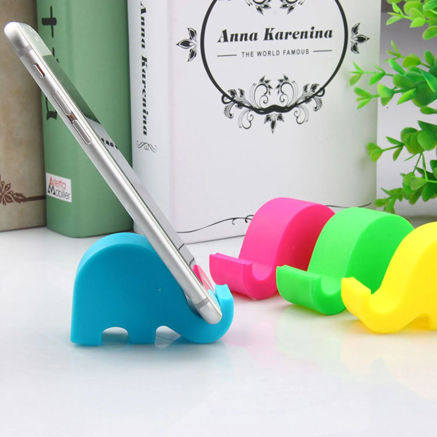 Mini Elephant Phone Holder Desk Stand